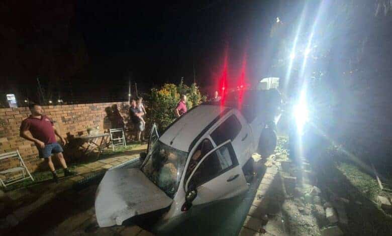Video: Ford Ranger crashes through wall into pool in Mbombela | Network News